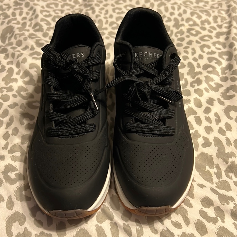 Sketchers sneaker